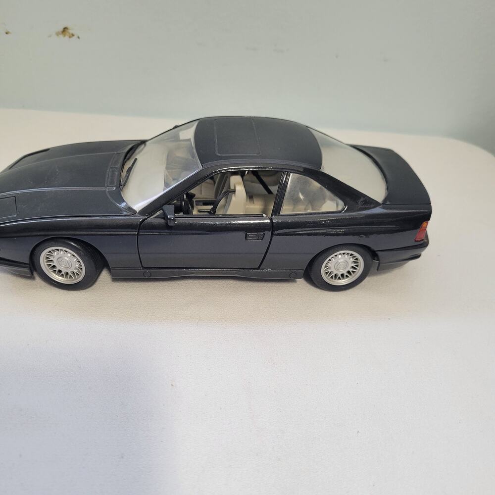 Maisto Vintage 1990 1/18 Scale Diecast Model Car Black BMW 850i  6226-1Box7 - Picture 6 of 9